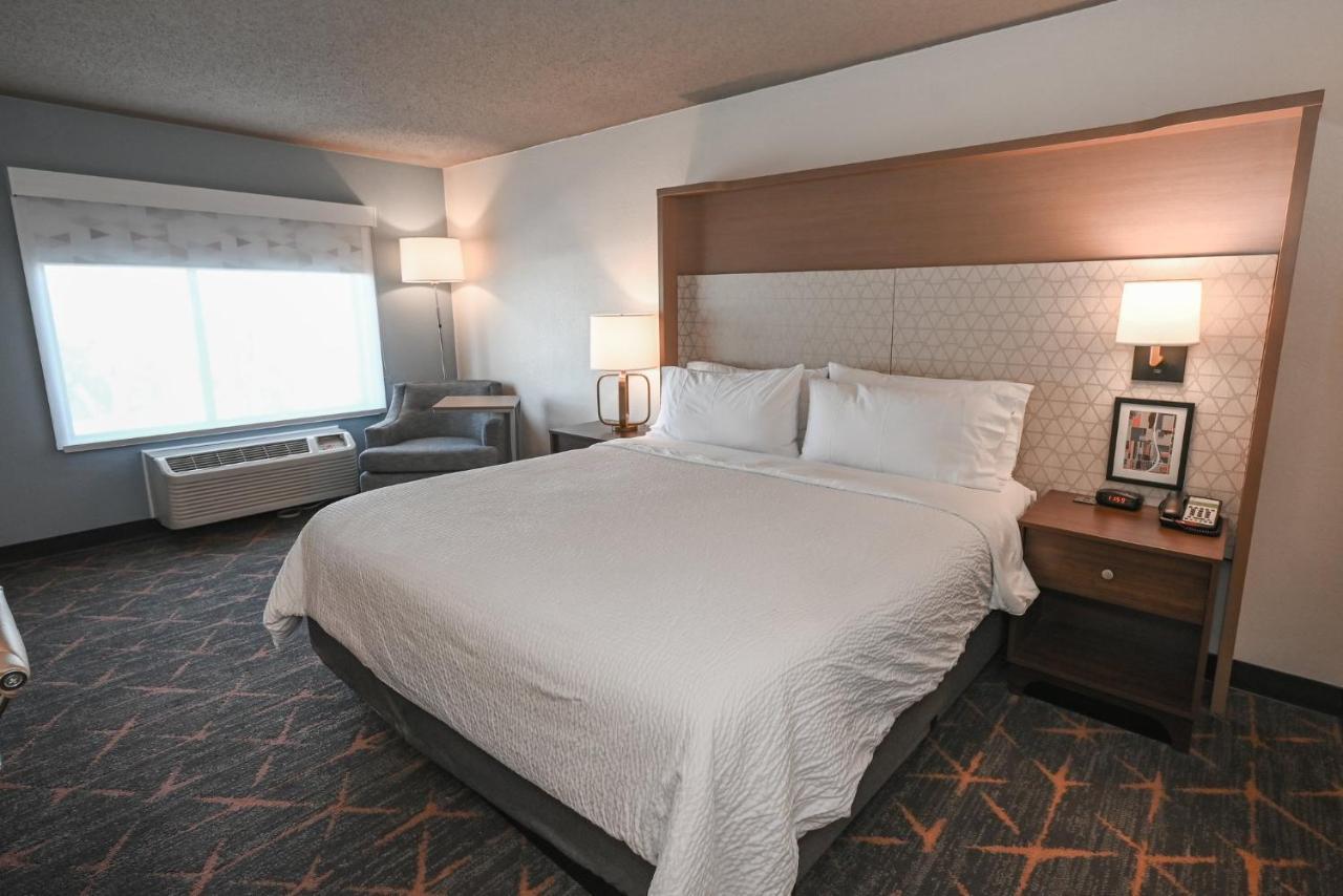 Holiday Inn Cleveland-Mayfield By Ihg Exterior foto